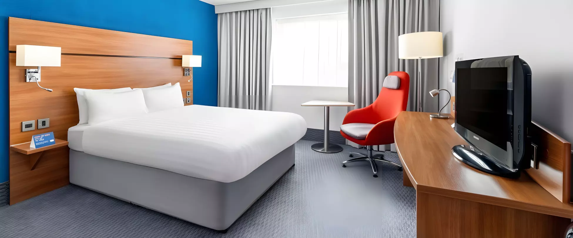 Holiday Inn Express Braintree Bedrooms.